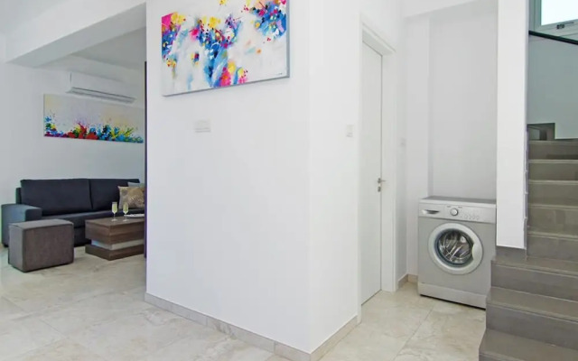 Caren Paralimni in Paralimni