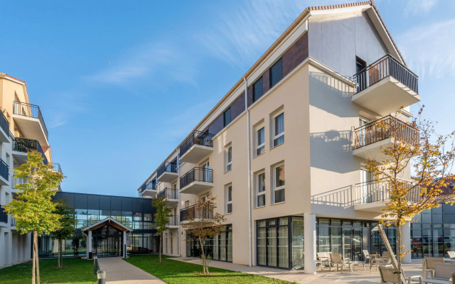 Quality Suites Moissy-Cramayel