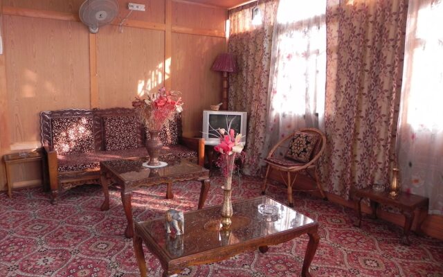 Shabrose Heritage Houseboats
