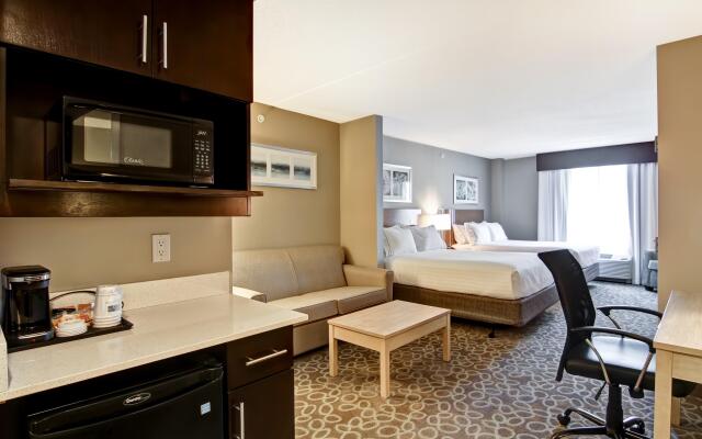 Holiday Inn Express & Suites Oshawa Downtown - Toronto Area, an IHG Hotel