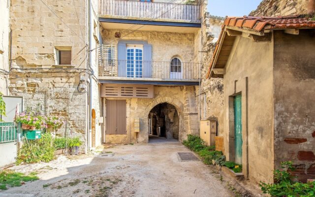 Studio in Villeneuve-lès-avignon, With Balcony