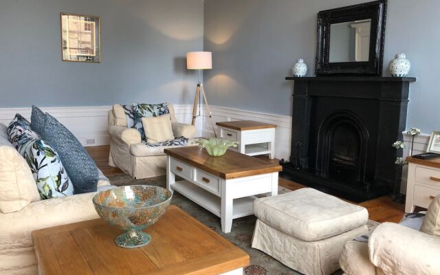 4 Bedroom Georgian Flat In New Town