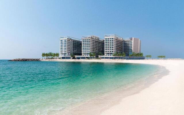 Deluxe Studio Private Apartment - Beachfront Property