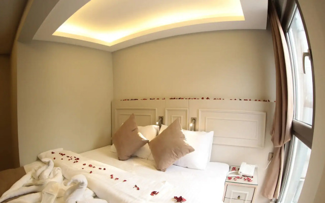 X-Nellyi Boutique Hotel