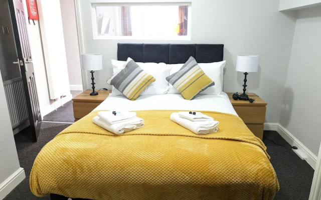 Coasters Hotel & Apartments