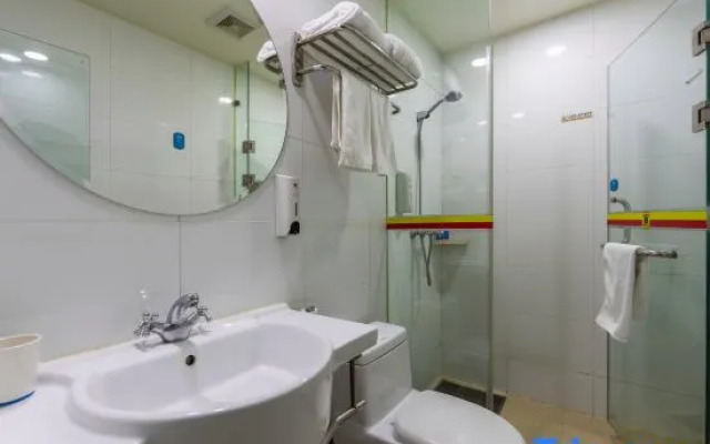 Pole Maple e-sports Hotel