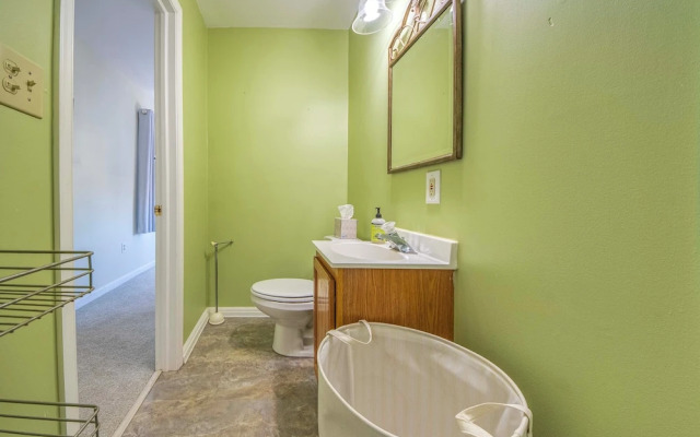 Stroll Into Town: Cozy Apartment in Kilmarnock