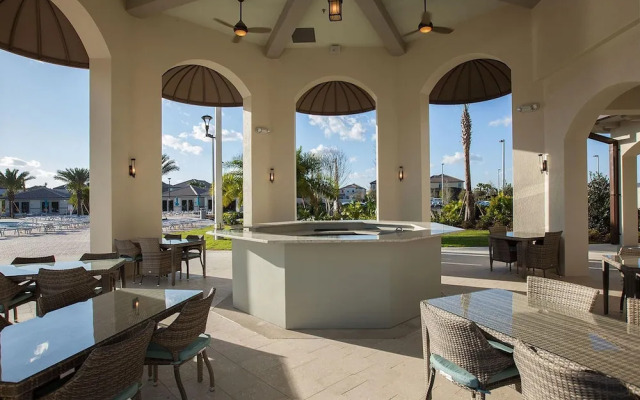 1509 MC - Exquisite 8BR Villa With Pool & Games