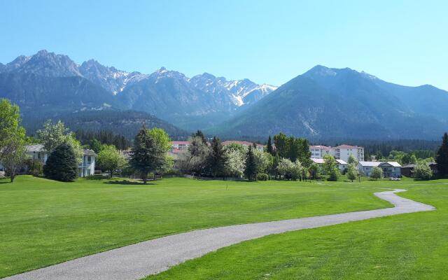 Mountain View Resort and Suites at Fairmont Hot Springs