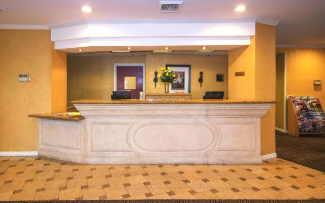 Oakland Airport Executive Hotel