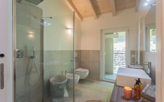 Blooms by the Lake by Rent all Como