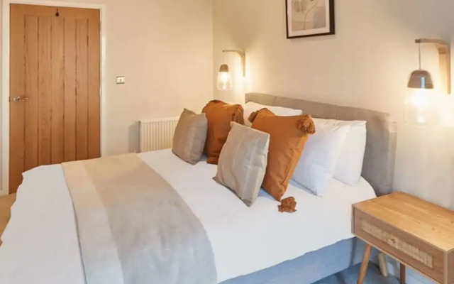Host Stay Skyline Apartment
