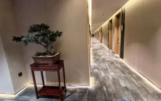 Home Inn Plus Pax Hotel (Xi'an Tianwang Metro Station)