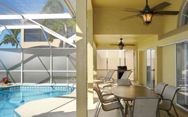 Waterfront Home With Spectacular View, Pool and spa