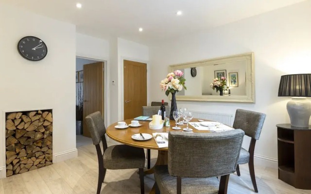 Cozy Nook Cottage - Sleeps 4, Garden & Parking