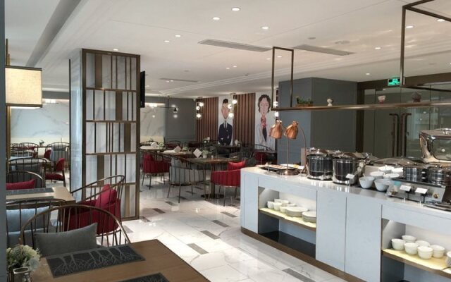 Magnotel Hotel (Dongxing Guomen Port)