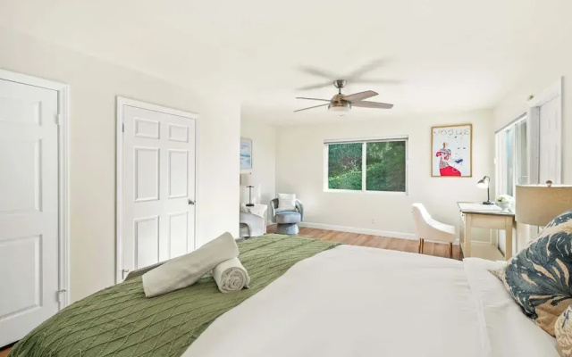Spacious Retreat With Scenic Mountain Views
