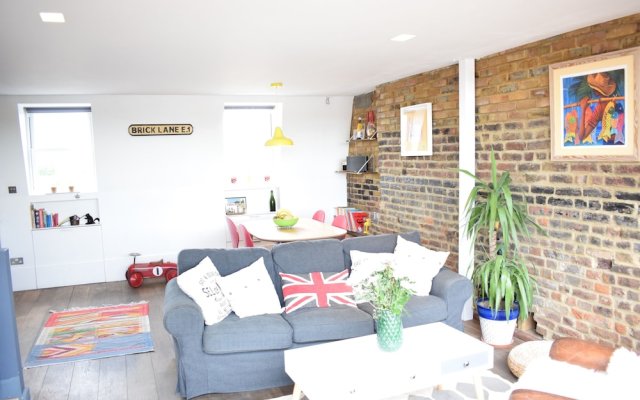 2 Bedroom Rooftop Flat In Central London