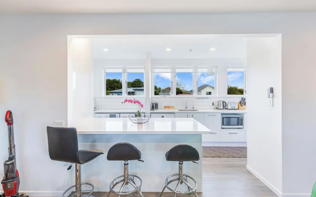 Ellerslie 3Br House | Fresh Reno | Zodiak Stays