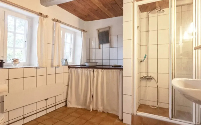 Family Cottage for Eight Guests