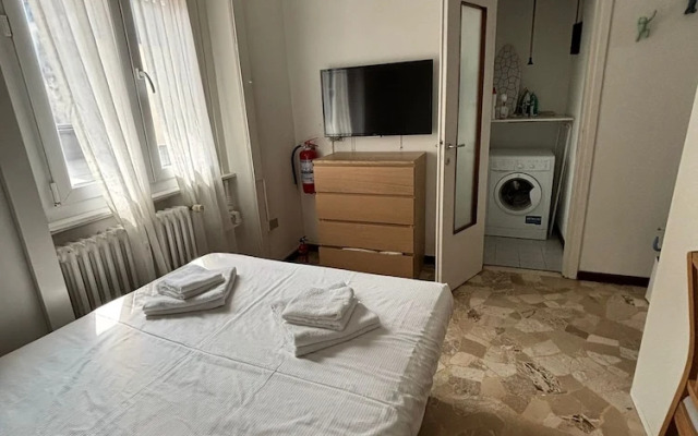 Cosy Studio Quick Metro Ride to Centre