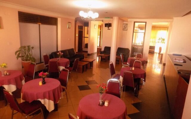 Entebbe Travelle'rs Inn