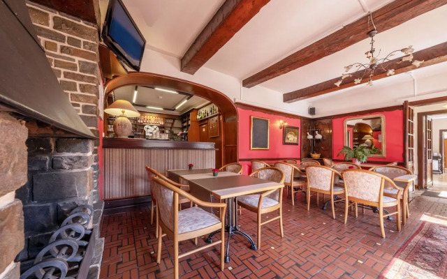 Hostellerie La Villa Des Roses