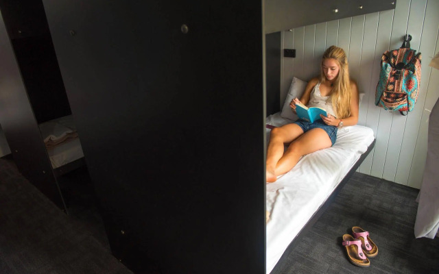 BUNK Surfers Paradise - International Backpacker Hostel