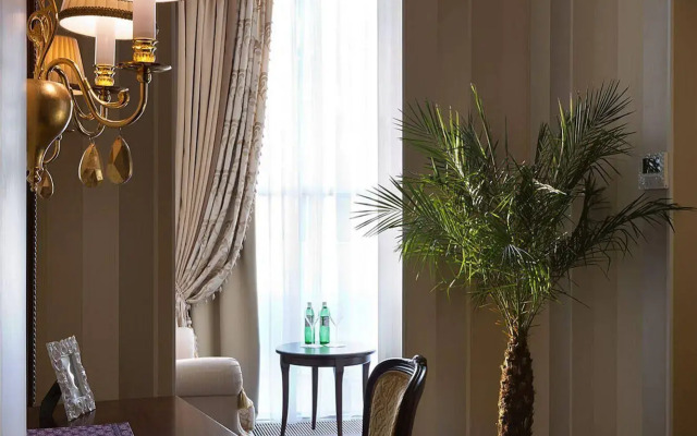 Iris Art Hotel