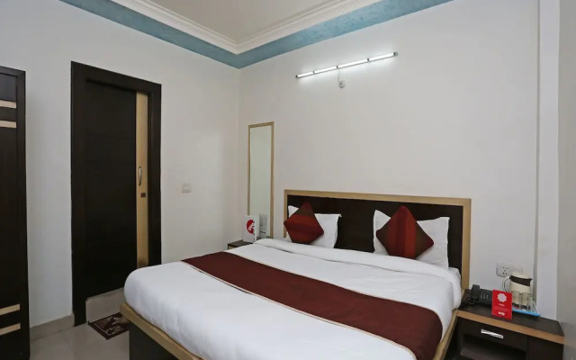 OYO 14220 Hotel BR Plaza