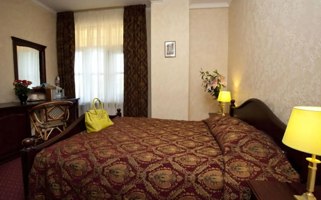 Monte Kristo Hotel