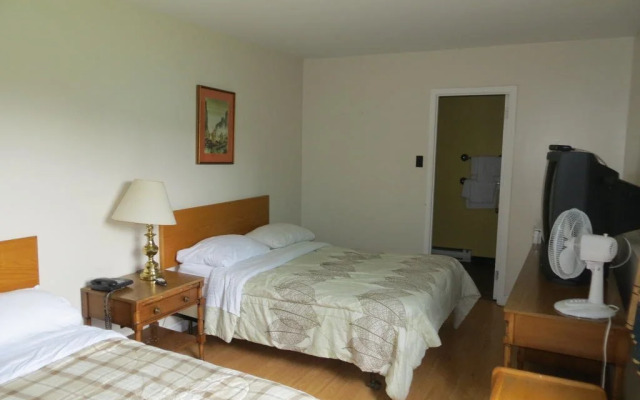 Riverwalk Hotel and Suites