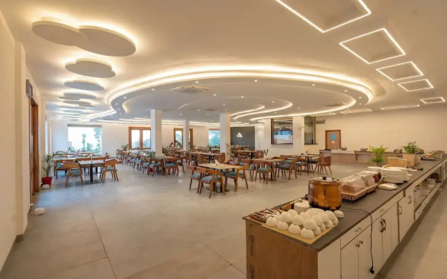 Evara Spa & Resort