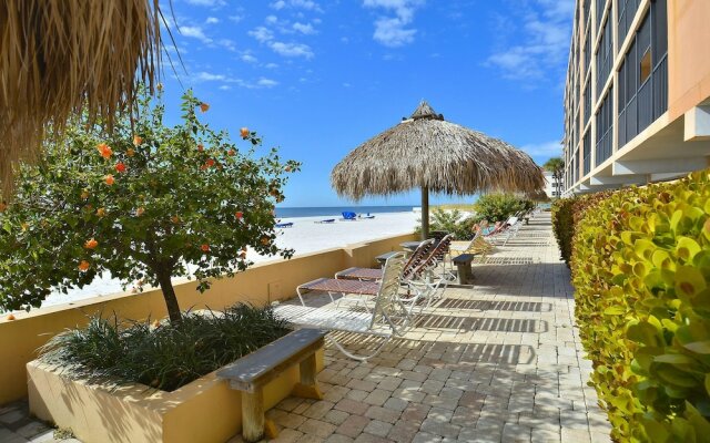 Villa Madeira 406 Beach Front-pool-balcony - Great Updates