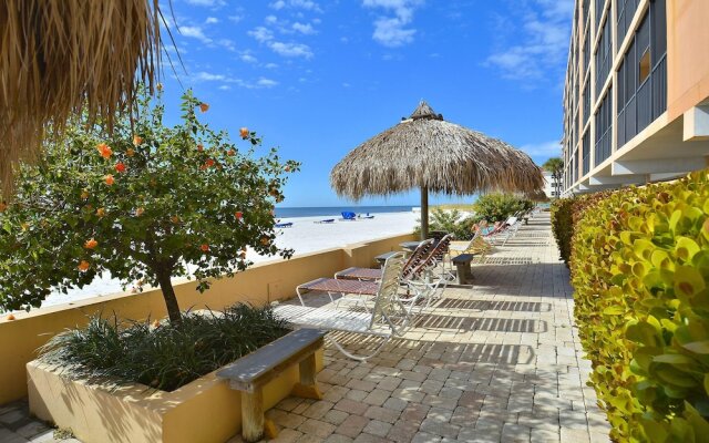 Villa Madeira 306 Beach front, stunning view! Walk to everything