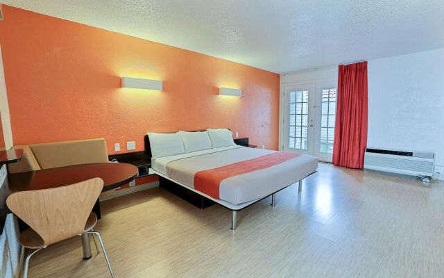 Motel 6 Addison, TX - Dallas