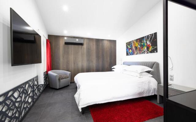 The Address Cassis
