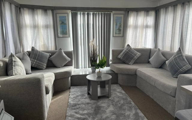 Forest & beach access Naish park