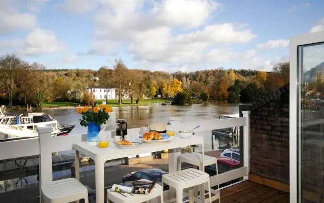 The Oars - Riverfront Property - From 300 Per Night