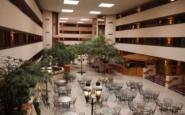 Ramada by Wyndham Viscount Suites Tucson East