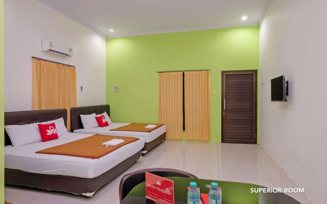 ZEN Rooms B Walk Batu