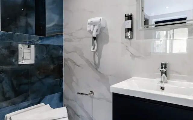 Upper Berkeley Hotel