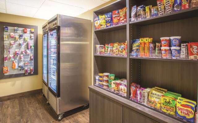 La Quinta Inn & Suites by Wyndham Mechanicsburg - Harrisburg