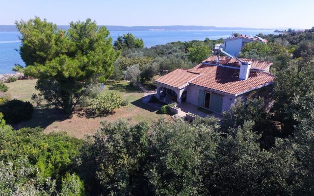 Charming Holiday Home in Banj With Private Terrace