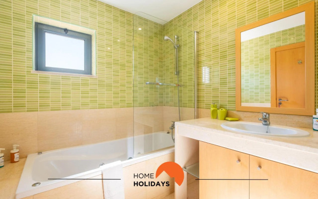 #076 Stunning and Modern Villa Near NewTown, Beach Pool