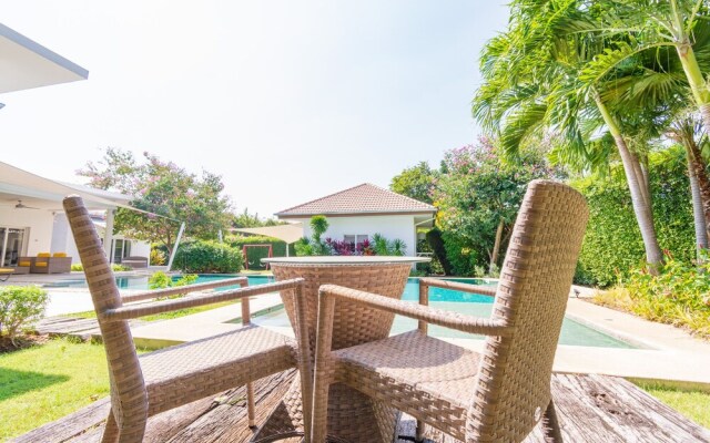 Luxury 5 Bedroom Pool Villa Amrahs