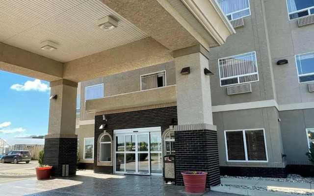 Coast Weyburn Hotel