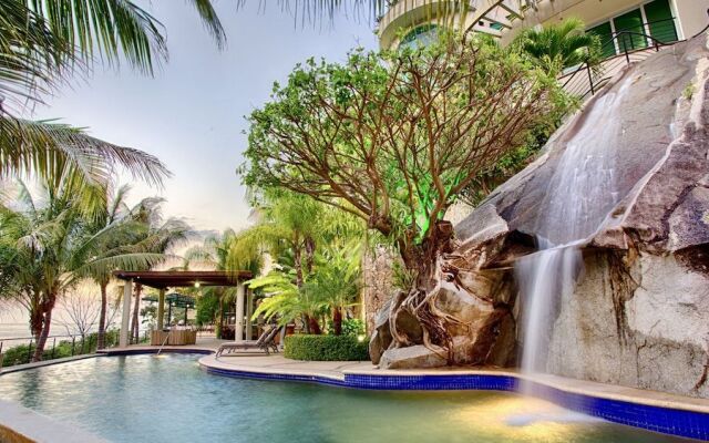 Elegant Suite With Beach View