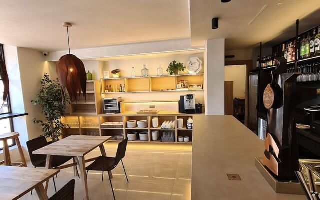 S Estancia Suites