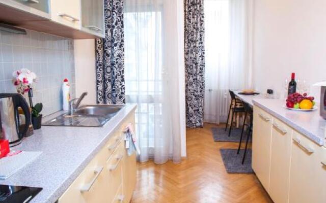 Modern Central Apartment Dlouhá